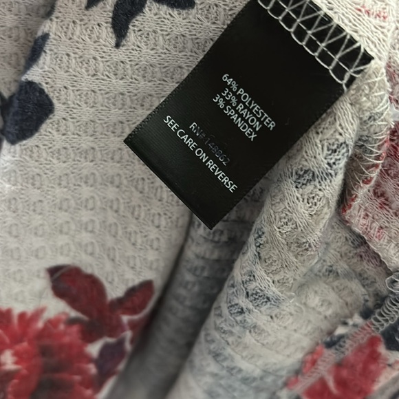 Women’s Torrid Plus Size Waffle Knit V-Neck Floral Top, Size 4X - Picture 6 of 7